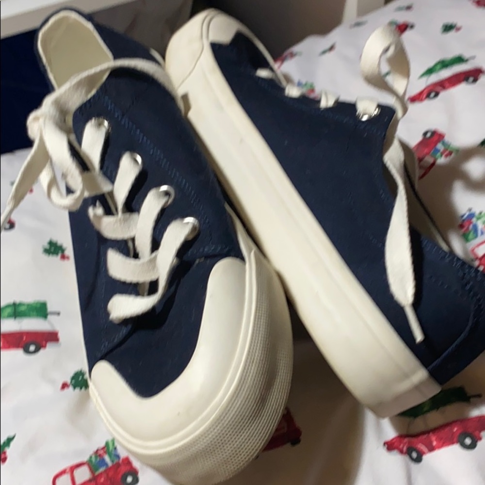 Old Navy tennis 🎾 shoes - Picture 3 of 6